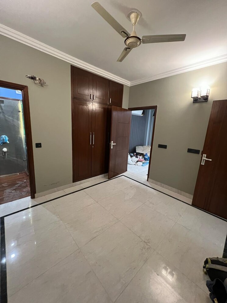 Room, east of kailash 3 Bedroom 1100 Sq.Ft. Builder Floor In East Of Kailash Delhi 8372774