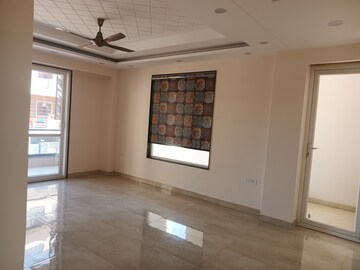 Room in 3 BHK Builder Floor at Cosmos Floors, Sector 52 – for Rent