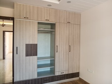 Room in 3 BHK Builder Floor at Cosmos Floors, Sector 52 – for Rent
