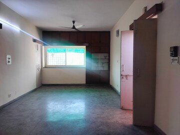 Room in 2 BHK Apartment at Sarita Vihar – for Rent