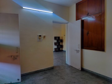 Room in 2 BHK Apartment at Sarita Vihar – for Rent