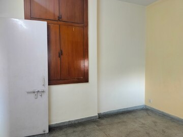 Room in 2 BHK Apartment at Sarita Vihar – for Rent