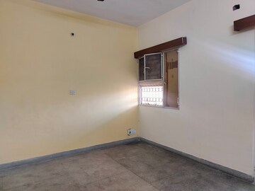 Room in 2 BHK Apartment at Sarita Vihar – for Rent