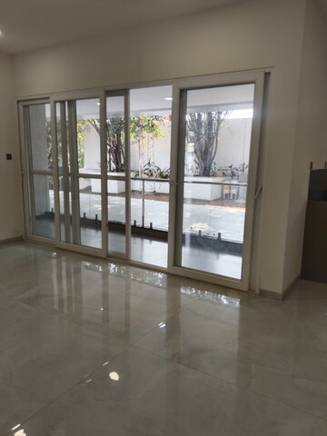 Room in 2 BHK Apartment at Narang Rozanne by Courtyard, Pokhran Road No Two – for Rent