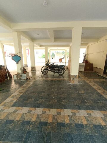 Parking in 3 BHK Builder Floor at Parnasree Pally – for Sale