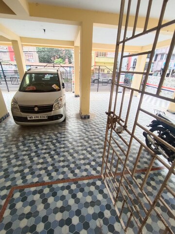 Parking in 3 BHK Builder Floor at Parnasree Pally – for Sale