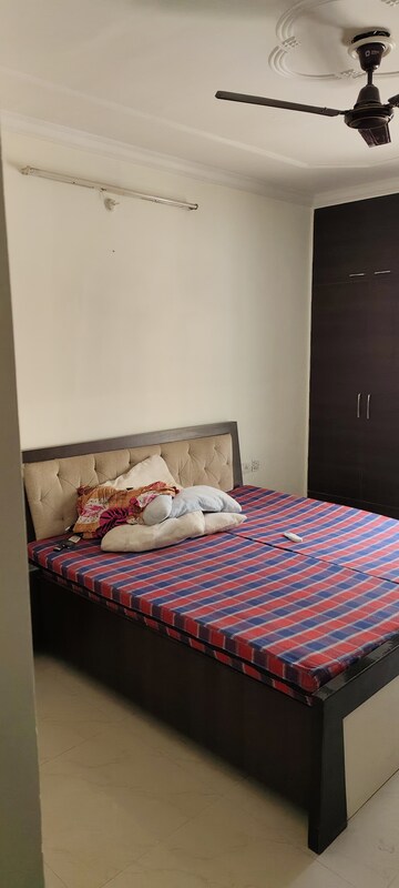 Bedroom in 3 BHK Apartment at Alaknanda Apartment Gomti Nagar, Gomti Nagar – for Rent