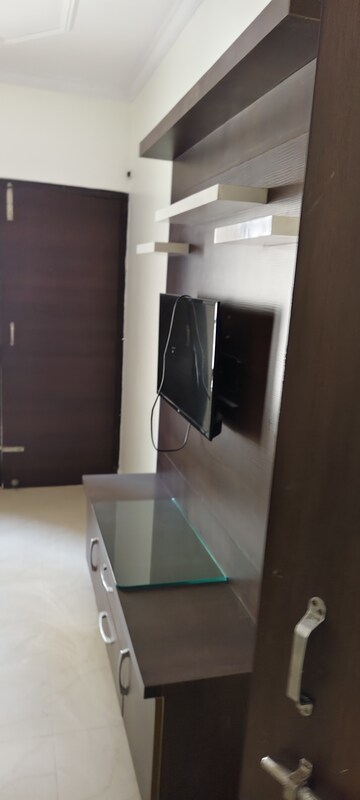 Furnished Amenities in 3 BHK Apartment at Alaknanda Apartment Gomti Nagar, Gomti Nagar – for Rent
