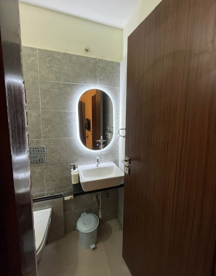 Bathroom, hiranandani-gardens 3 Bedroom 1692 Sq.Ft. Apartment In Powai Mumbai 8372883