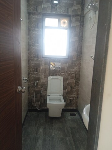 Bathroom in 6 BHK Apartment at Andheri West – for Sale