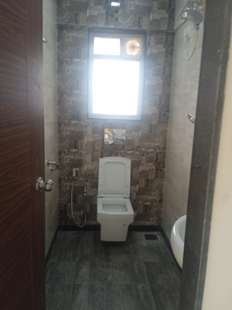 Bathroom, andheri west 6 Bedroom 3000 Sq.Ft. Apartment In Andheri West Mumbai 8372934