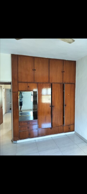 Furnished Amenities in 2 BHK Builder Floor at Sarvapriya Vihar – for Rent