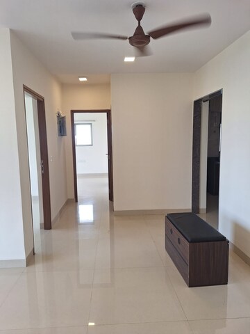Room in 2 BHK Apartment at Pride Royal Park, Andheri East – for Rent