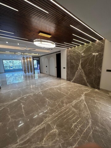 Parking in 4 BHK Builder Floor at Ansal Sushant Lok I, Sector 43 – for Sale