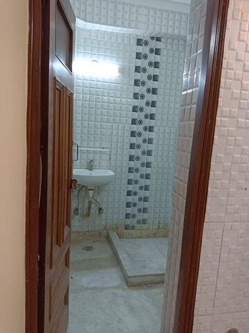 Bathroom in 2 BHK Builder Floor at Lajpat Nagar 4 – for Rent