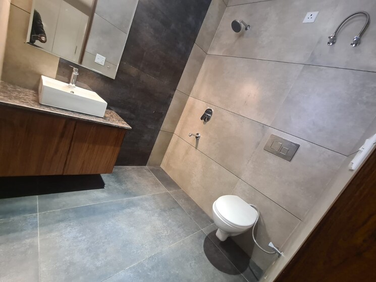 Bathroom, peer mucchalla 3 Bedroom 1750 Sq.Ft. Apartment In Peer Mucchalla Zirakpur 8373069