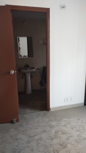 Room in 3 BHK Apartment at Mahagun Mywoods, Sector 16c Greater Noida – for Rent