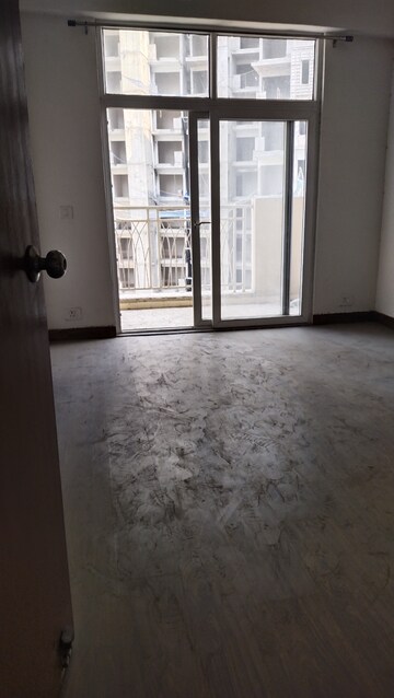 Room in 3 BHK Apartment at Mahagun Mywoods, Sector 16c Greater Noida – for Rent
