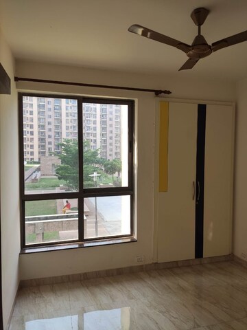 Room in 4 BHK Apartment at Unitech The Residences Sector 33, Sector 33 – for Rent