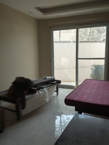 Furnished Amenities in 2 BHK Builder Floor at Hauz Khas – for Rent