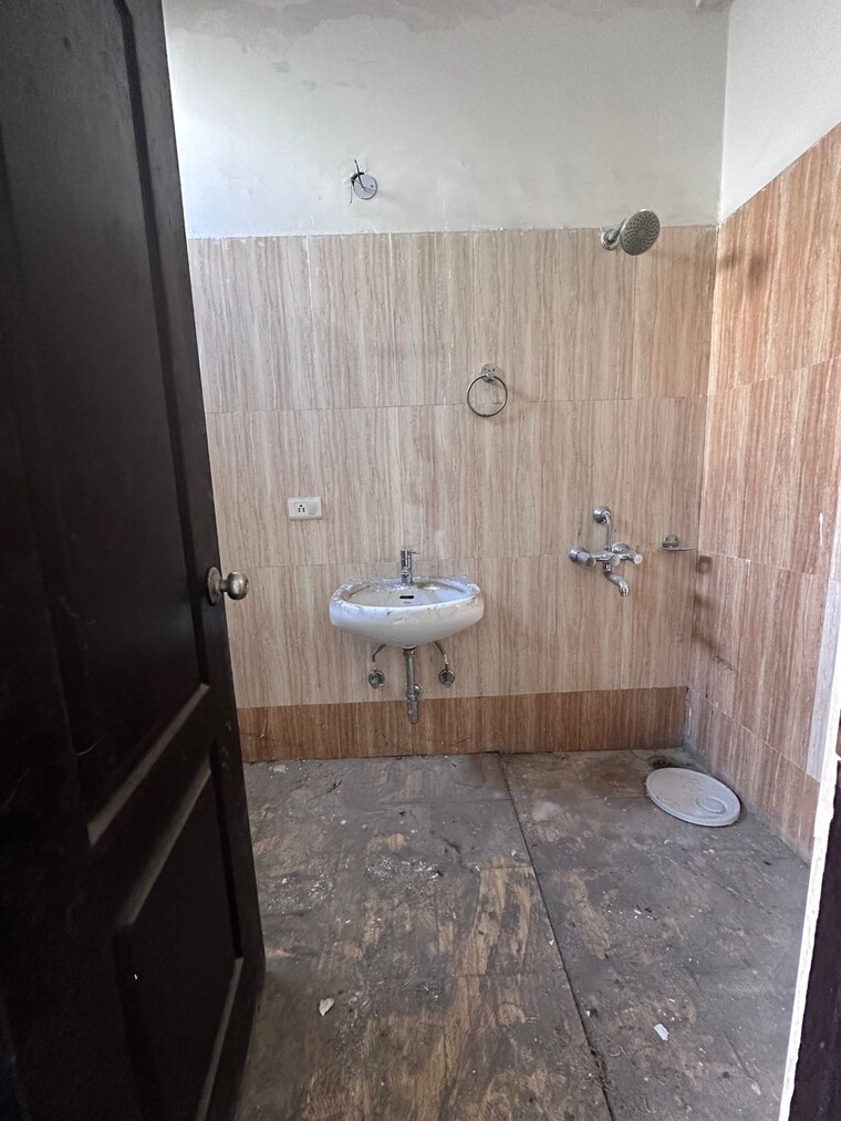 Bathroom, aditya-world-city-residences 3 Bedroom 1377 Sq.Ft. Builder Floor In Shahpur Bamheta Ghaziabad 8373185