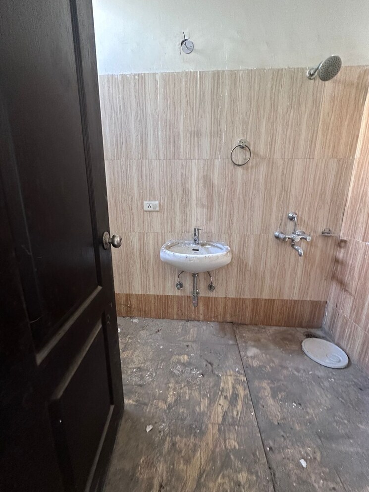 Bathroom, aditya-world-city-residences 3 Bedroom 1377 Sq.Ft. Builder Floor In Shahpur Bamheta Ghaziabad 8373185