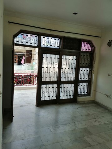 Room in 2 BHK Builder Floor at Pitampura – for Rent