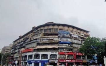 Shop For Rent in Arenja Corner, Sector 9