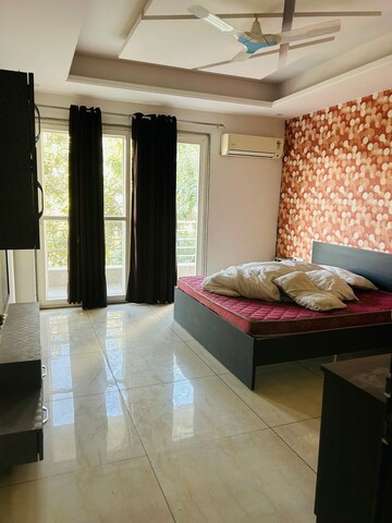 Bedroom in 4 BHK Independent House at Vipul World Plots, Sector 48 – for Rent