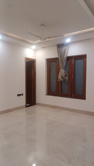 Room in 3.5 BHK Independent House at Sector 43 – for Rent