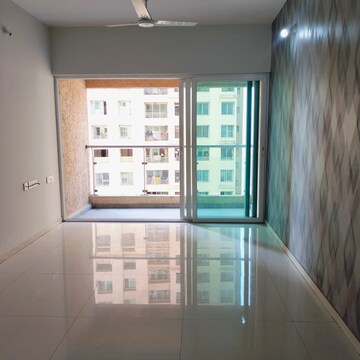 Room in 3 BHK Apartment at Cosmos Horizon Phase 2, Pokhran Road No 2 – for Rent