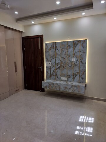 Room in 3 BHK Independent House at RWA Apartments Sector 92, Sector 92 – for Rent