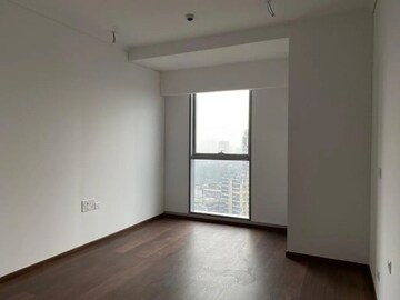 Room in 4 BHK Apartment at Bombay Realty One ICC, Dadar East – for Rent