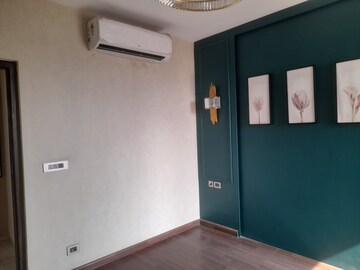 Room in 2 BHK Apartment at BPTP Discovery Park, Sector 80 – for Rent