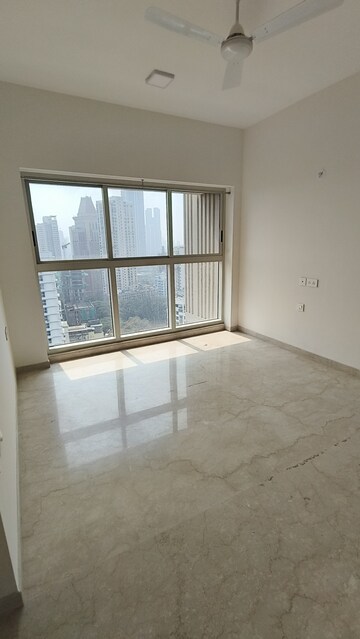 Room in 3 BHK Apartment at Lodha Primo, Parel – for Rent