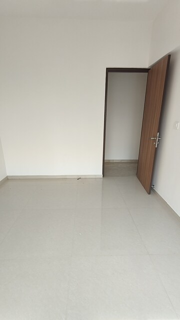 Room in 3 BHK Apartment at Lodha Primo, Parel – for Rent