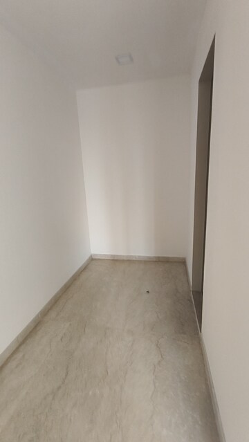 Room in 3 BHK Apartment at Lodha Primo, Parel – for Rent