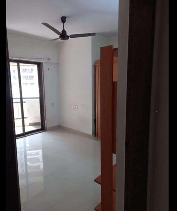 Room in 2.5 BHK Apartment at Rutu Estate, Brahmand – for Sale