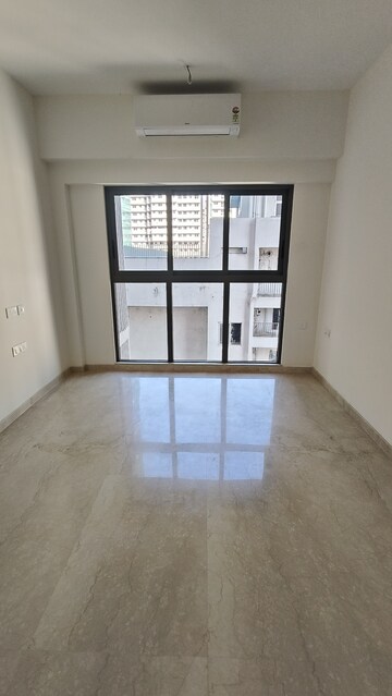 Room in 2 BHK Apartment at Lodha Vista, Lower Parel – for Rent