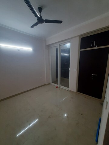 Room in 2 BHK Apartment at Amrapali Golf Homes, Sector 4, Greater Noida – for Rent