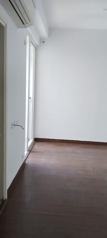 Room in 3 BHK Apartment at Mapsko Mount Ville, Sector 79 – for Rent