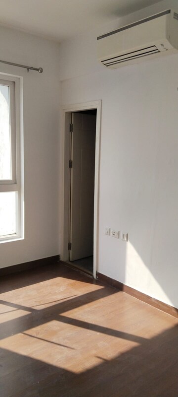 Room in 3 BHK Apartment at Mapsko Mount Ville, Sector 79 – for Rent