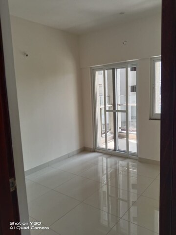 Room in 2 BHK Apartment at Puravankara Silversands, Mundhwa – for Rent