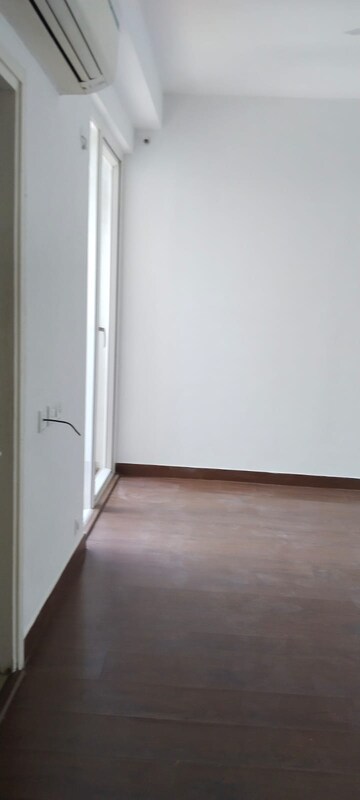 Room in 3 BHK Apartment at Mapsko Mount Ville, Sector 79 – for Rent