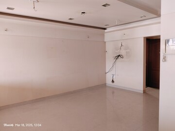 Room in 3 BHK Apartment at Kakade City, Karve Nagar – for Rent