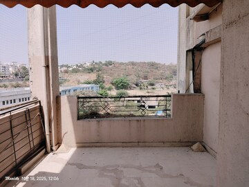 Bedroom in 3 BHK Apartment at Kakade City, Karve Nagar – for Rent