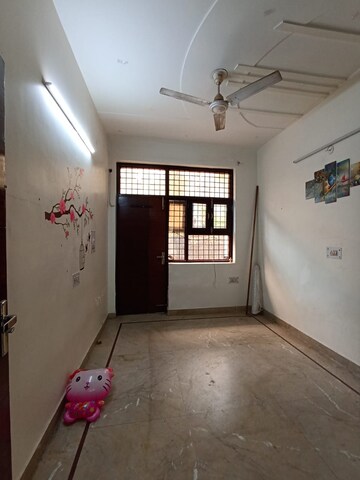 Room in 2.5 BHK Builder Floor at Paschim Vihar – for Rent