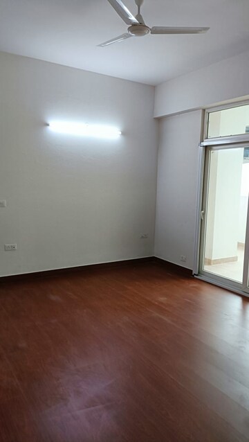 Room in 3 BHK Apartment at Parx Laureate, Sector 108 – for Rent