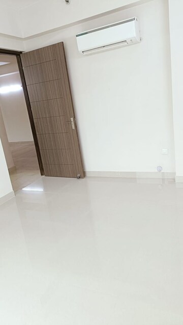 Room in 3 BHK Apartment at Parx Laureate, Sector 108 – for Rent