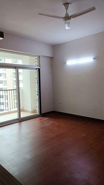 Room in 3 BHK Apartment at Parx Laureate, Sector 108 – for Rent